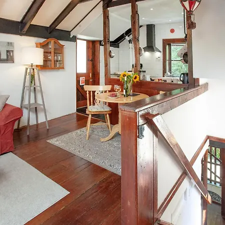 Alyshan Holiday home *